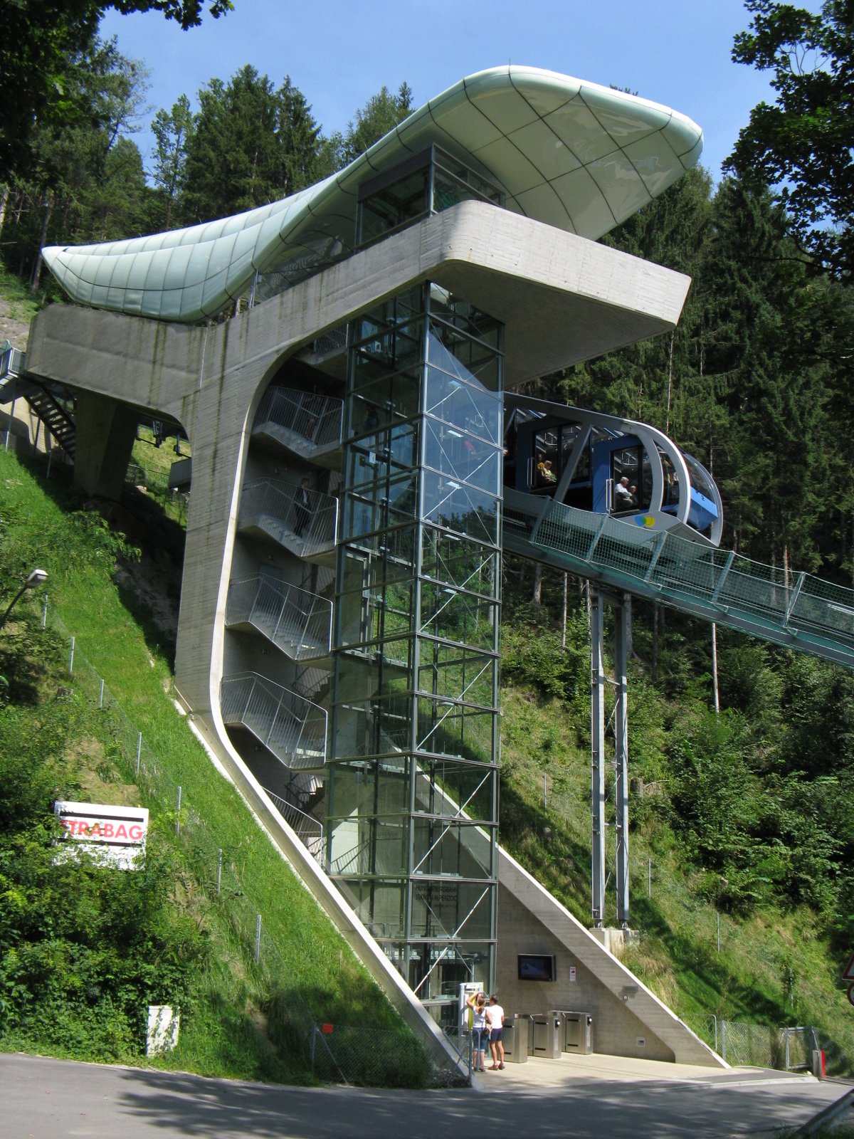 Hungerburgbahn-Station-Alpenzoo.jpg